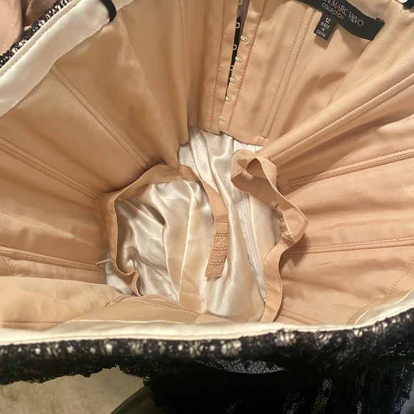 Carmen Marc Valvo Silk And Lace Dress - Picture 3 of 4